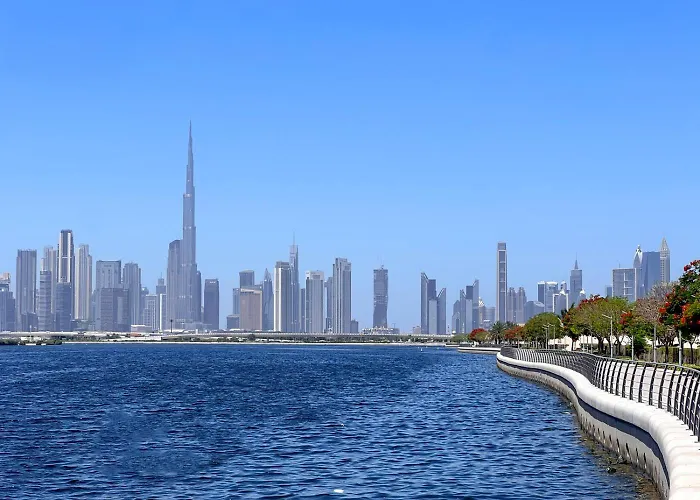 Luxury Stay In Central Dubai With Pool, Gym & Views