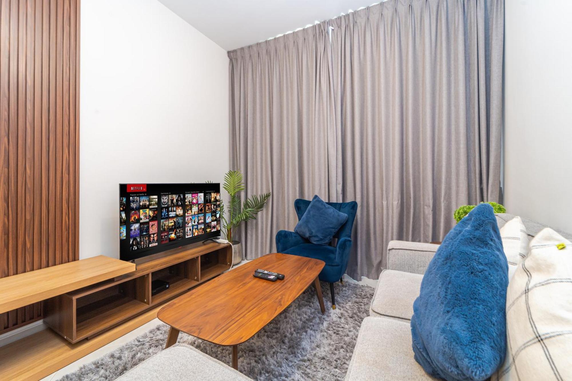 Luxury In With Pool, Gym & Views Apartment *