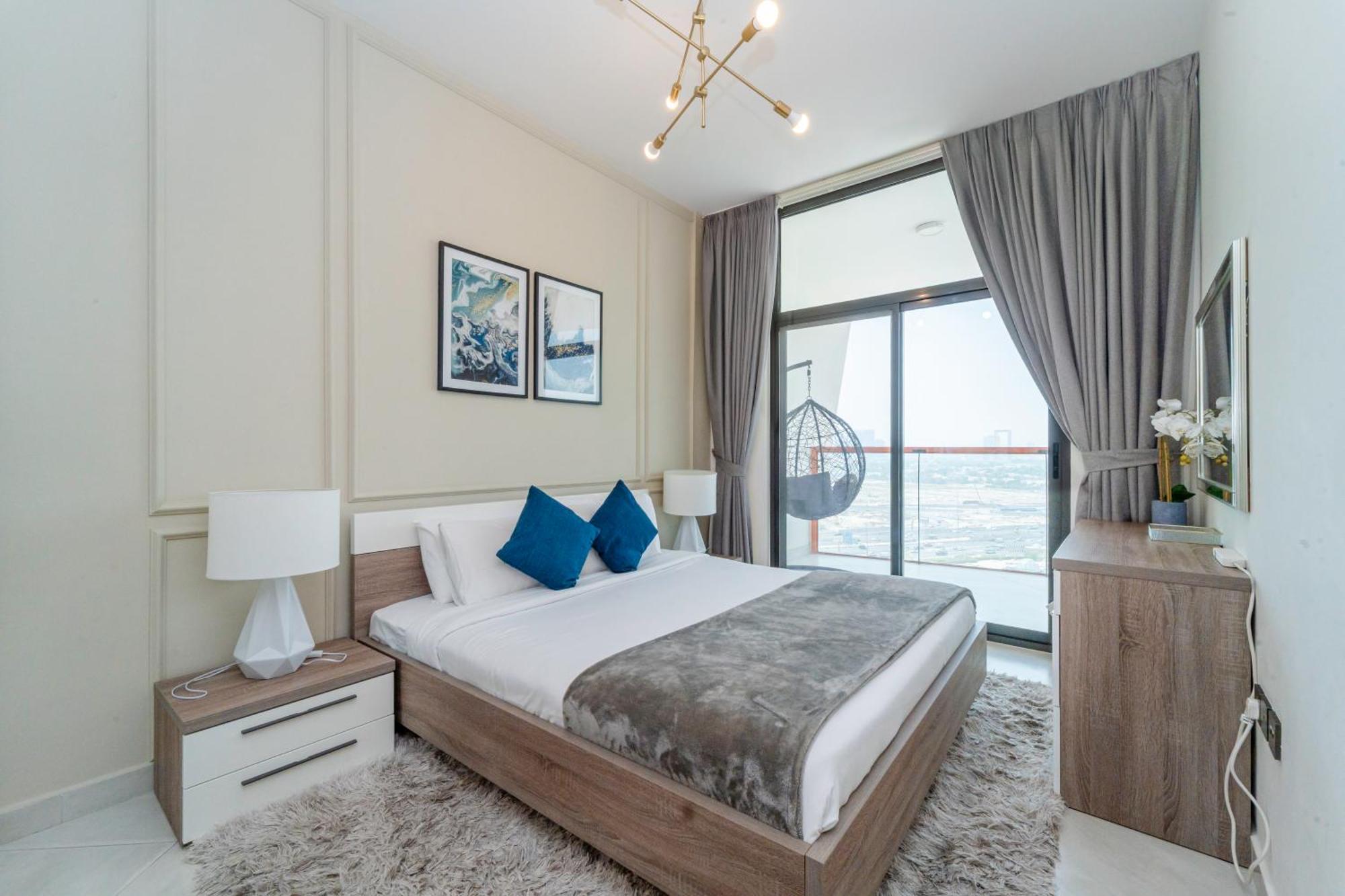 Luxury In With Pool, Gym & Views *