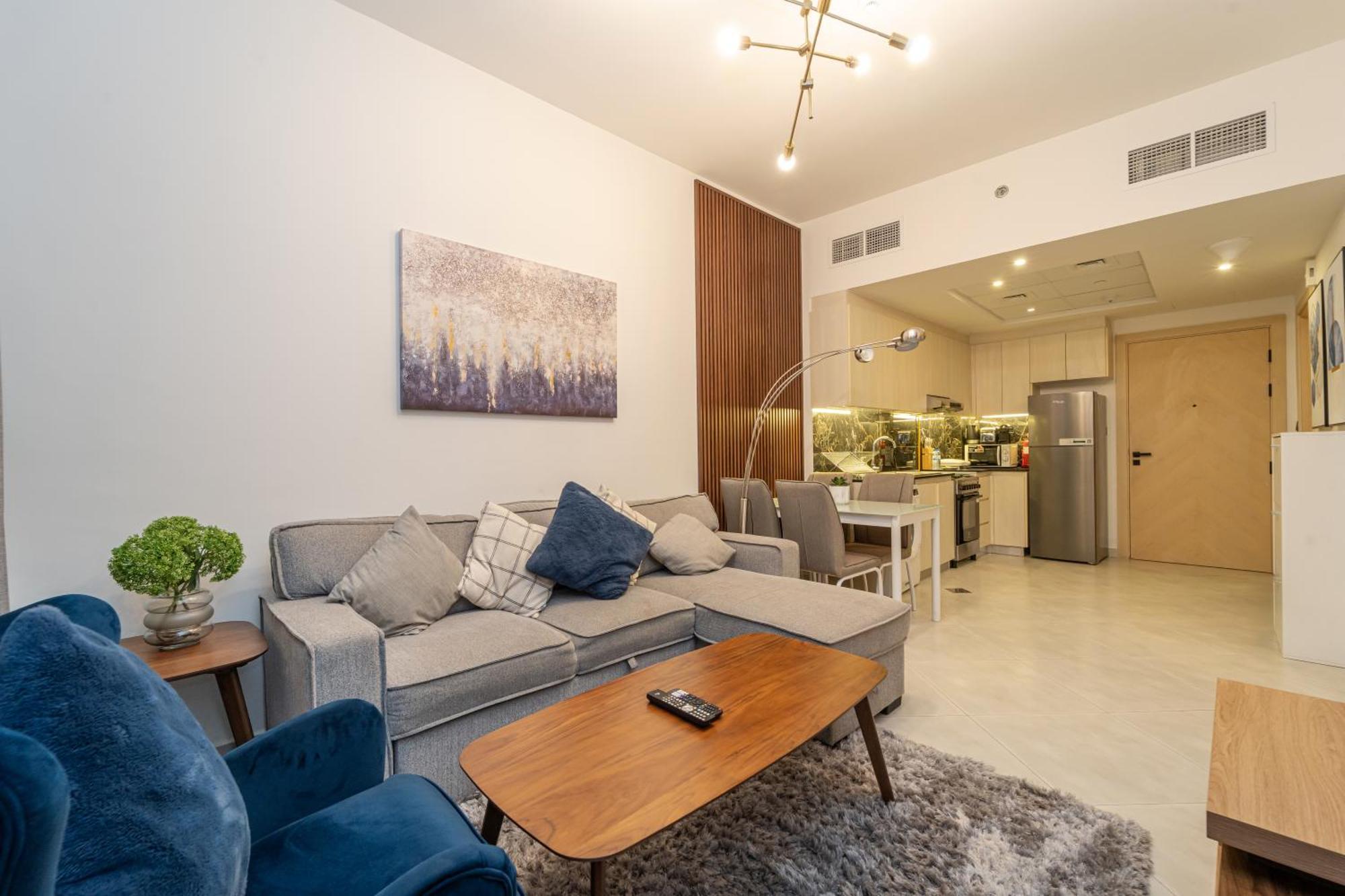 Luxury In With Pool, Gym & Views Apartment