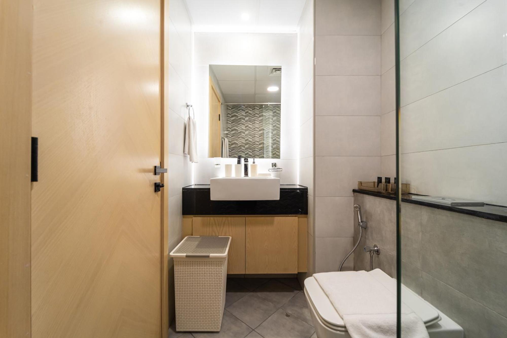 Apartment Luxury In With Pool, Gym & Views