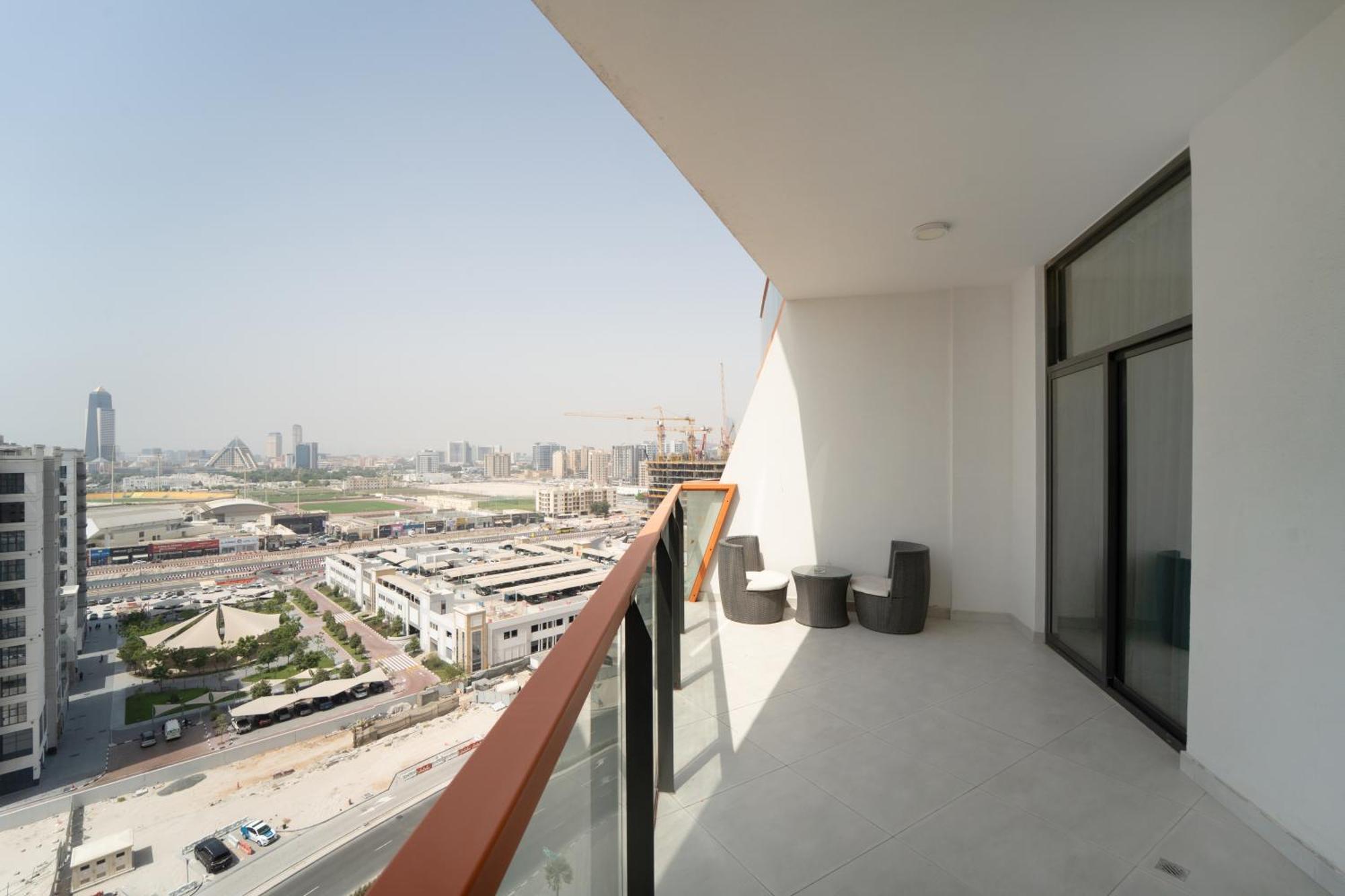 Luxury In With Pool, Gym & Views *
