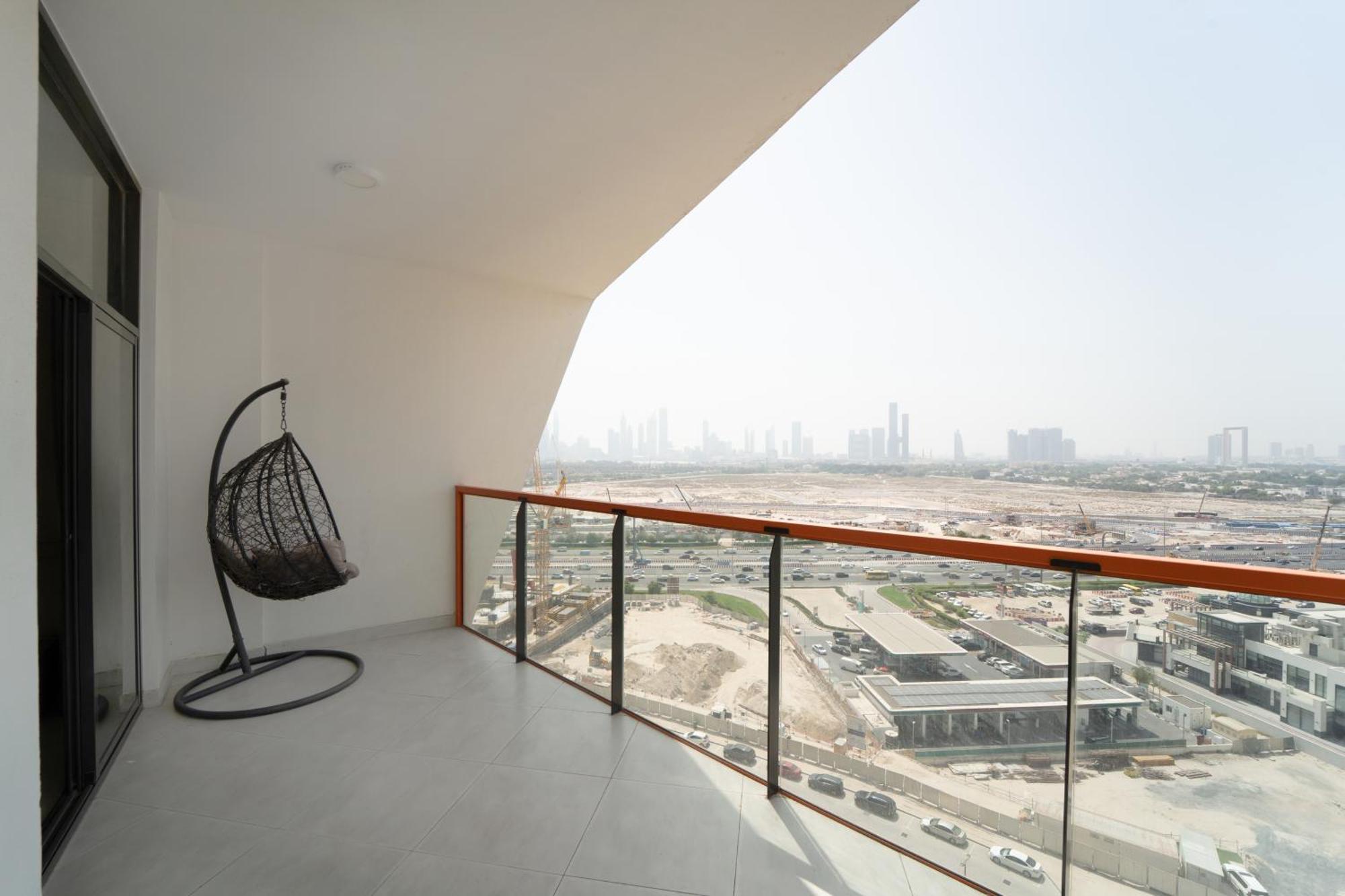 Luxury In With Pool, Gym & Views Apartment