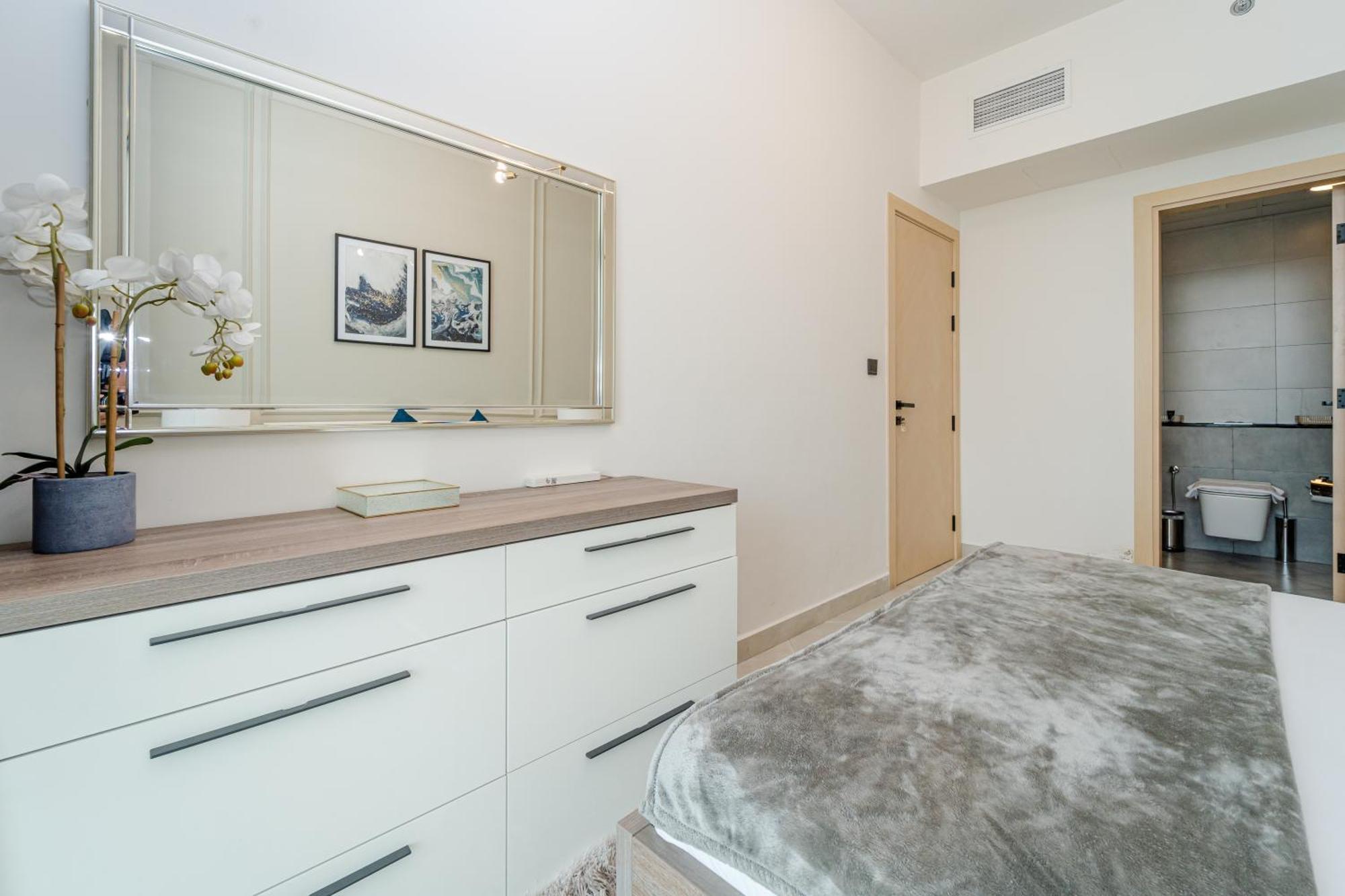 Apartment Luxury In With Pool, Gym & Views