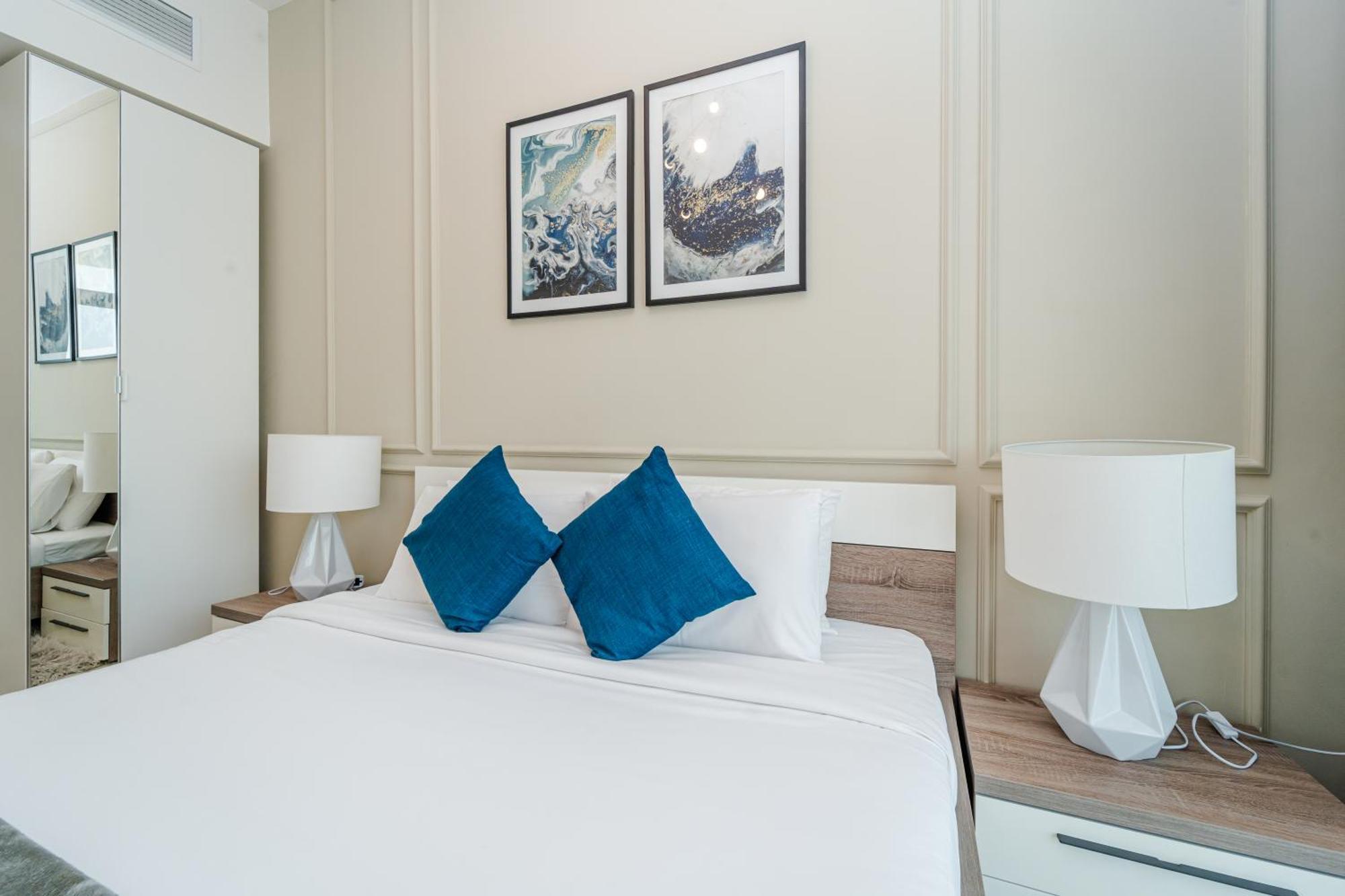Luxury In With Pool, Gym & Views Apartment Dubai