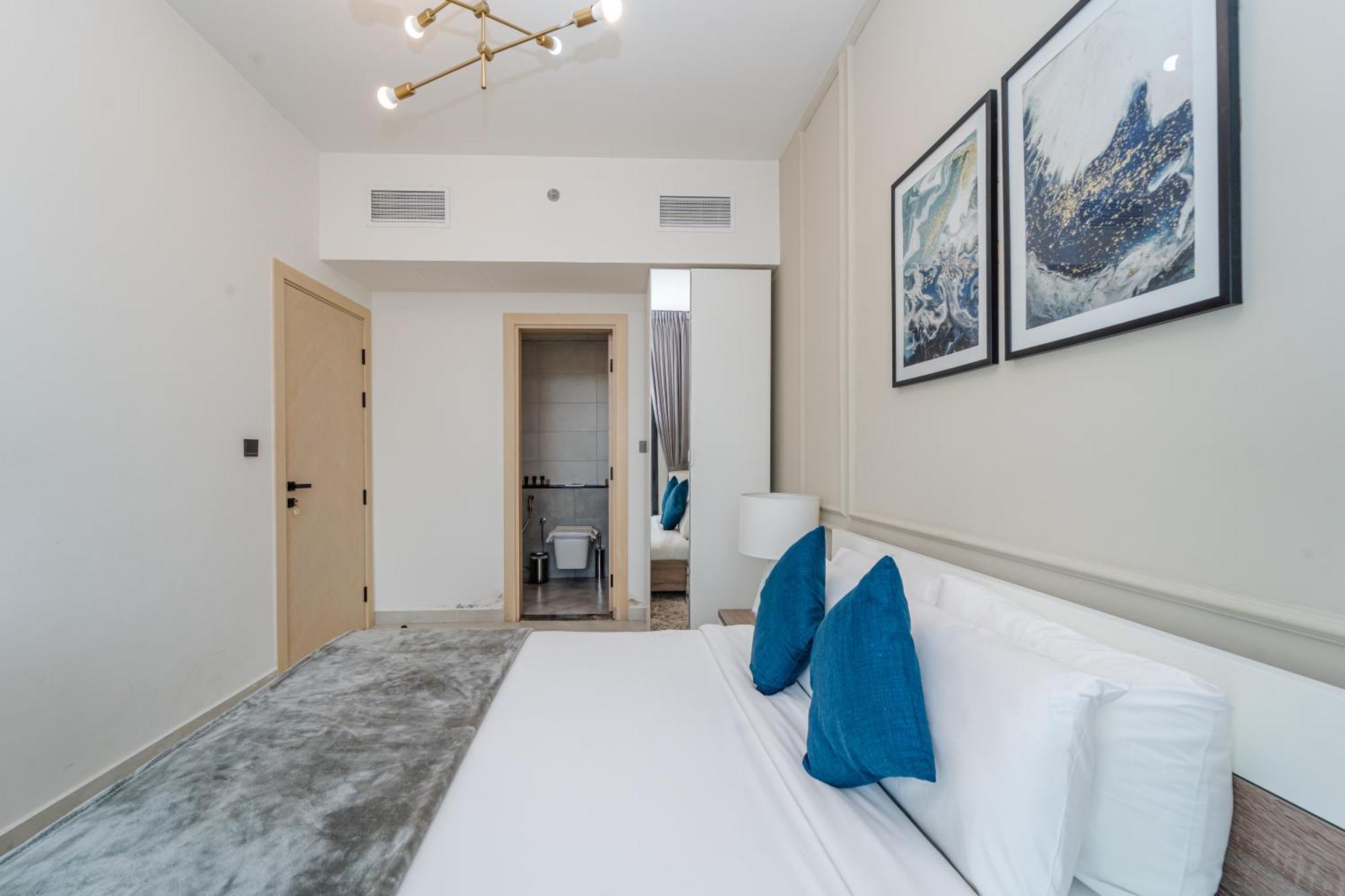 Luxury In With Pool, Gym & Views Apartment Dubai